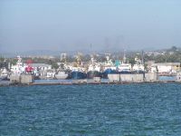 船がずらりと並んだコルサコフ港