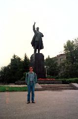 レーニン広場のレーニン像